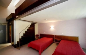 589a3d0813648_desmorrooms01riomaiorportugal.jpg